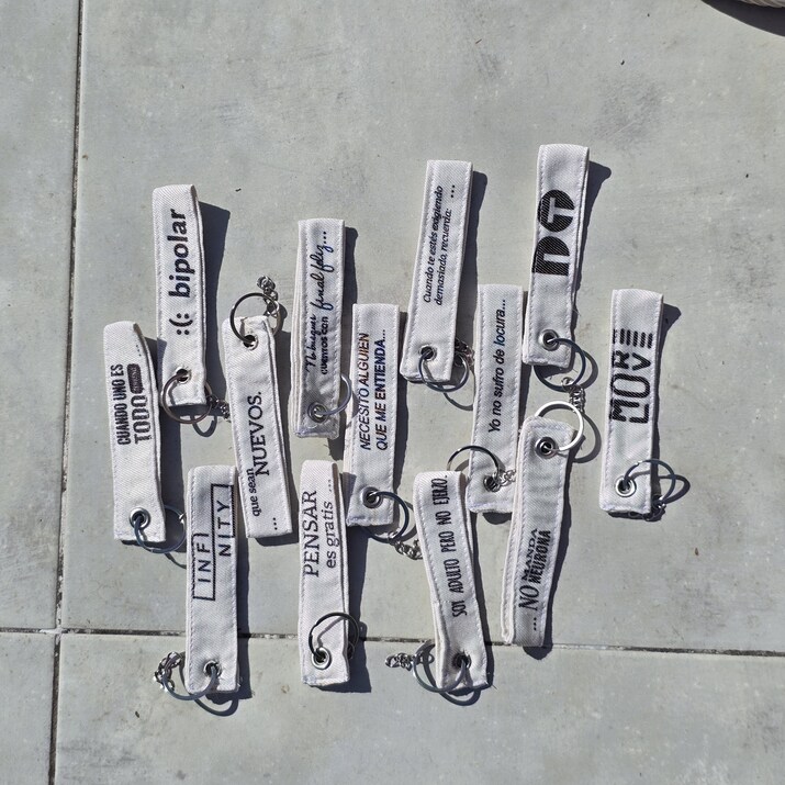 10% OFF - LLAVEROS - X 12 SURTIDOS